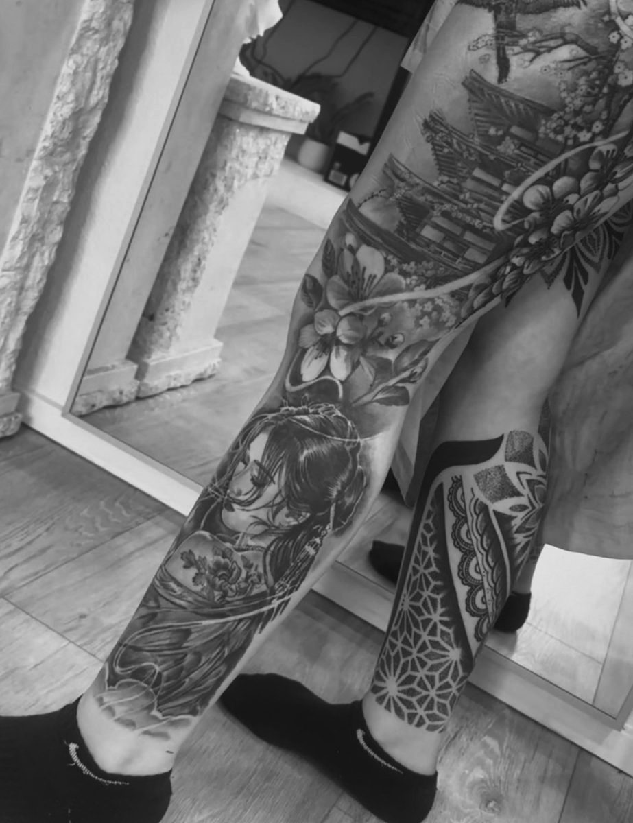 Geisha and Japanese pagoda leg sleeve tattoo by Charlie Lund