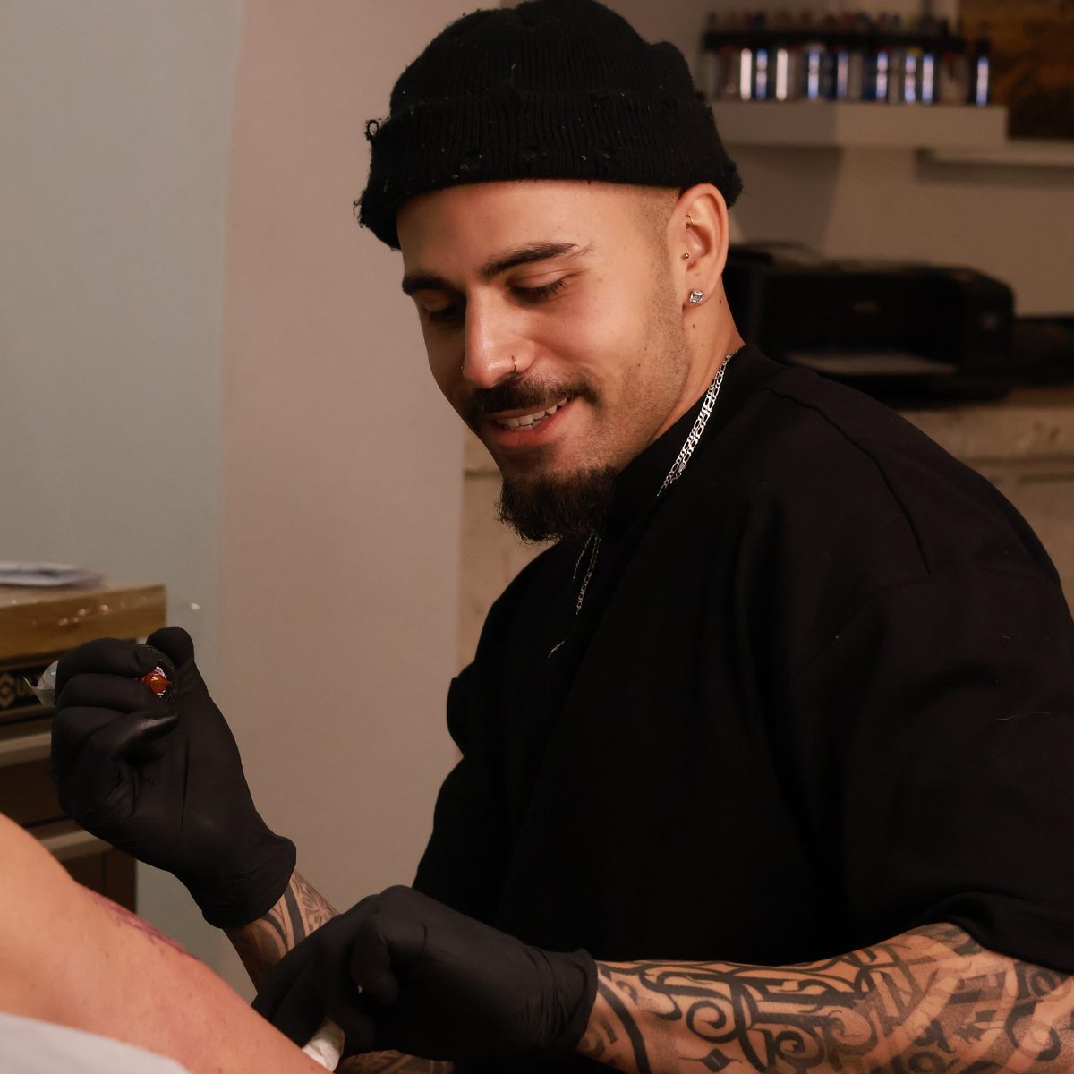 Chris Moit tattooing a client at Prana Tattoo studio